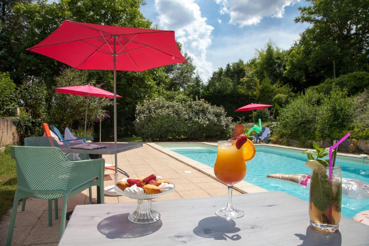 Le Lion D'Or Hotel Manzac-sur-Vern Kültér fotó