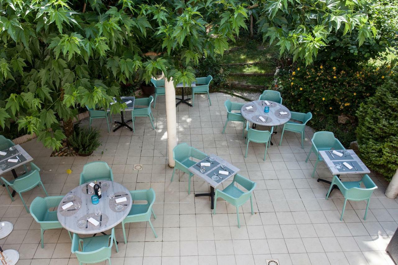 Le Lion D'Or Hotel Manzac-sur-Vern Kültér fotó