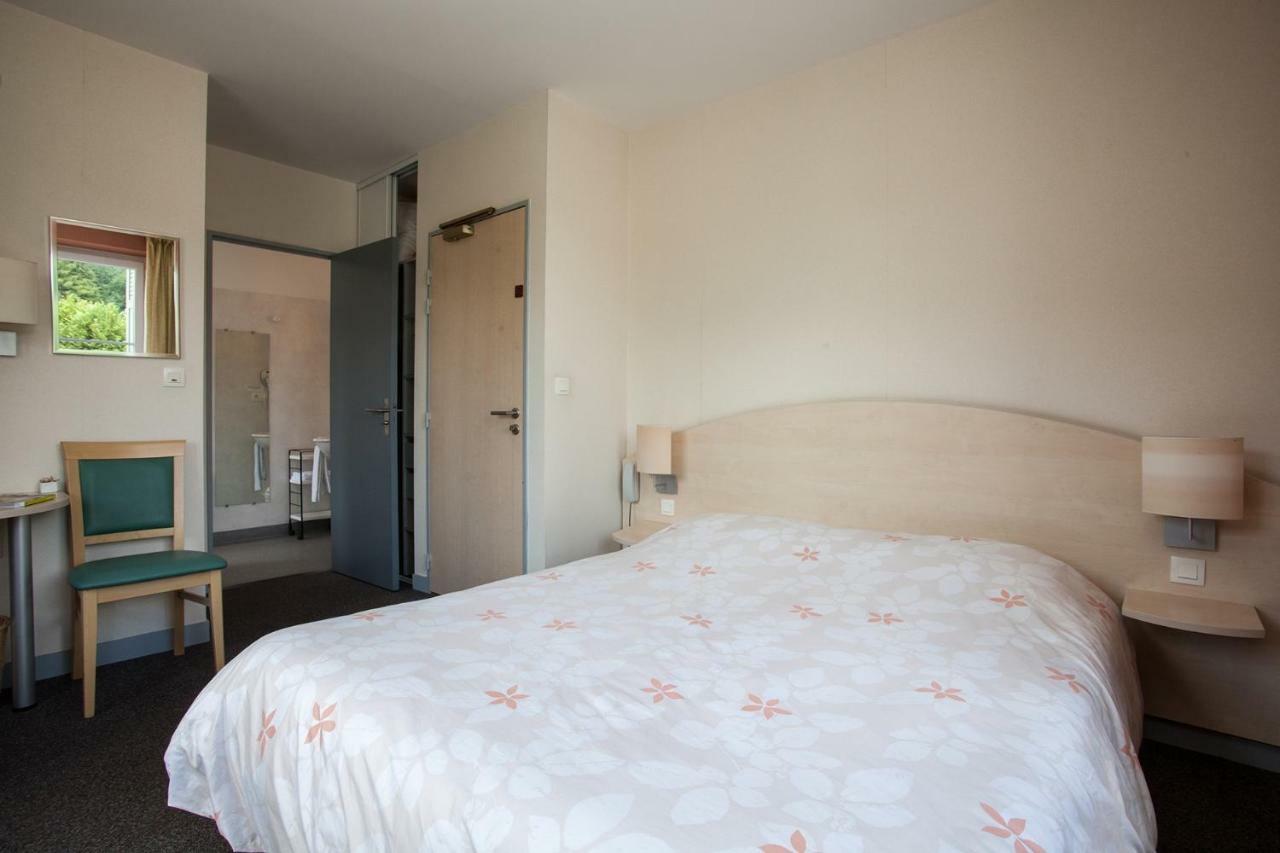 Le Lion D'Or Hotel Manzac-sur-Vern Kültér fotó