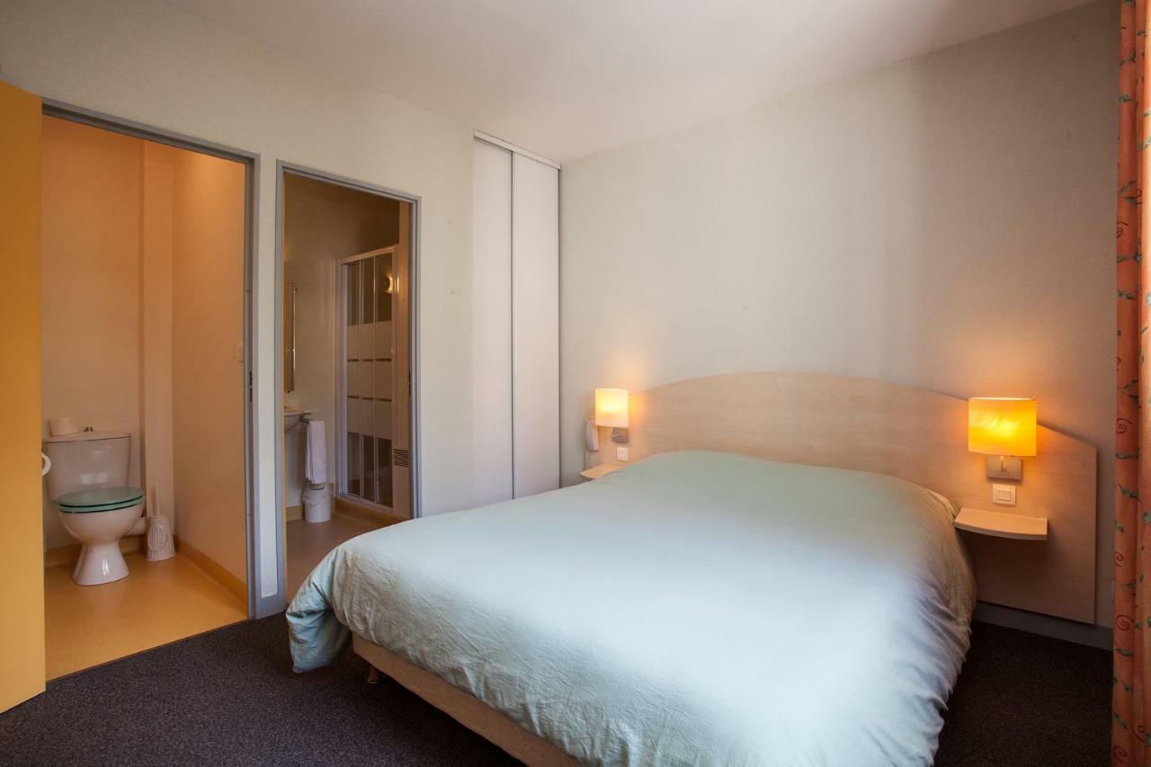Le Lion D'Or Hotel Manzac-sur-Vern Kültér fotó
