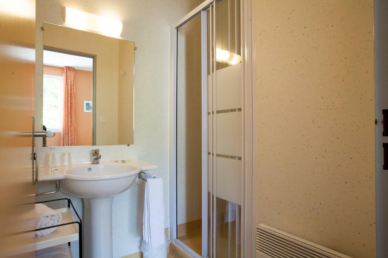 Le Lion D'Or Hotel Manzac-sur-Vern Kültér fotó