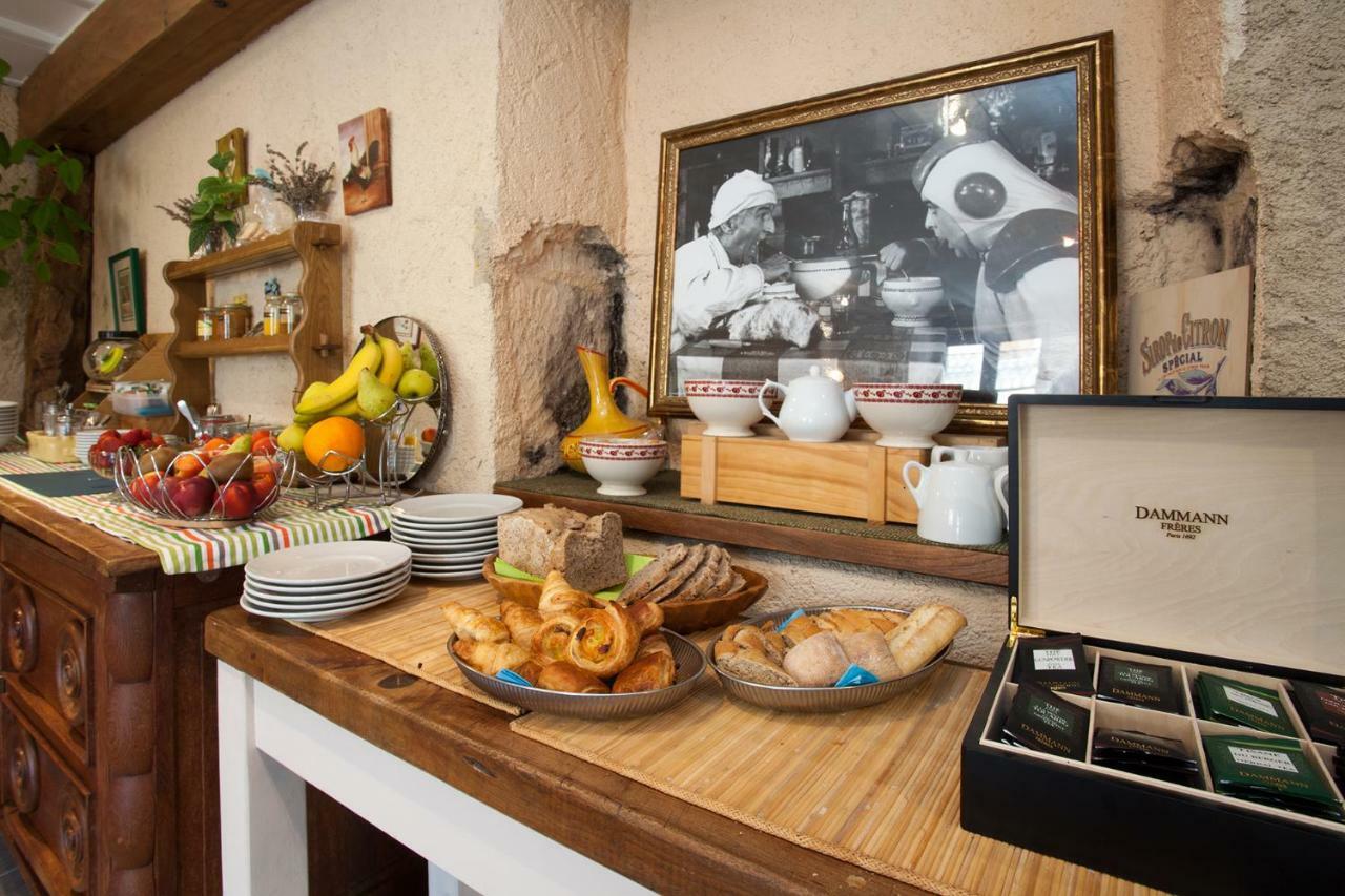 Le Lion D'Or Hotel Manzac-sur-Vern Kültér fotó
