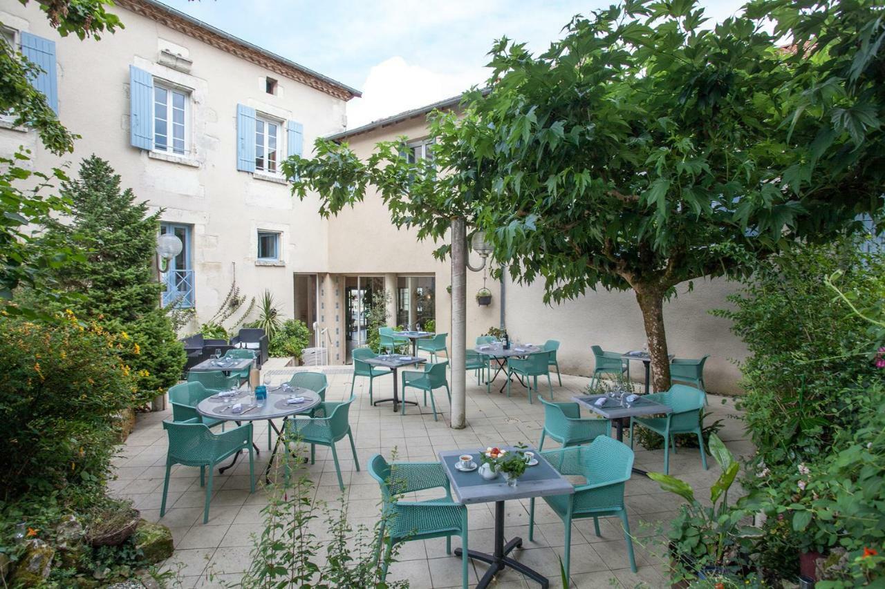 Le Lion D'Or Hotel Manzac-sur-Vern Kültér fotó